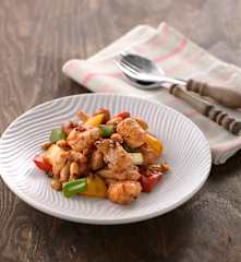 Pollo speziato alle arachidi