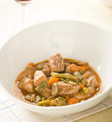 Estofado de cerdo con menestra de verduras