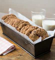 Choc chunk and pomegranate oatmeal cookies