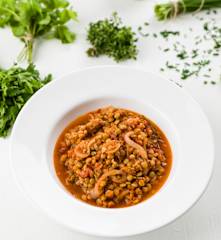 Lentilhas estufadas com cebola e tomate