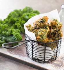 Buñuelos de kale y gorgonzola