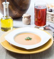 Sopa de almendras y azafrán