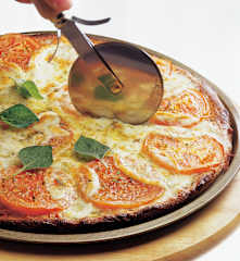 Pizza integral con tomate y mozzarella