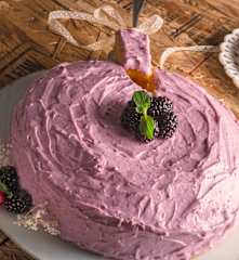 Panqué de limón con crema de zarzamoras