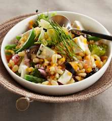 Ensalada de cebada perlada con verduras