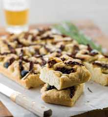 Focaccia de alecrim e tomate seco