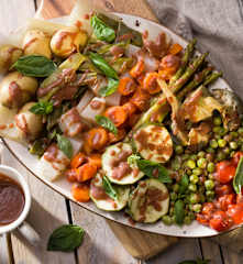 Panaché de verduras de primavera con vinagreta de fresas