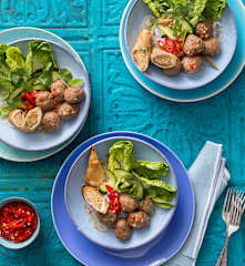 Polpettine di manzo vietnamite con noodles piccanti
