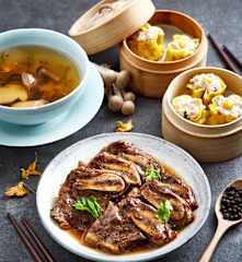 菌菇松茸天籽兰花汤配蒸黑胡椒牛仔骨、广式烧麦