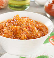 Guarnición de tomate y beicon al pimentón