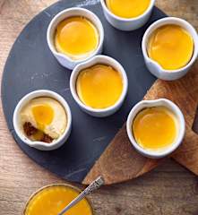 Mini-Cheesecakes mit Mangopüree