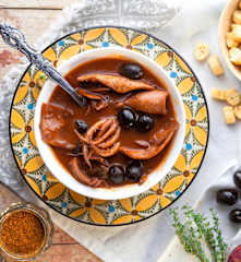 Totani con cipolla di Tropea, sommacco e timo