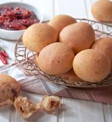 Panini ai pomodori sott'olio e peperoncino