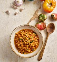 Guisado de grão com tomate e especiarias