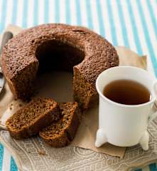 Bolo de avelã e café