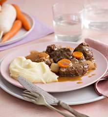 Ternera guisada con zanahorias en cocción lenta