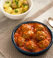 Meatballs with tomato sauce
