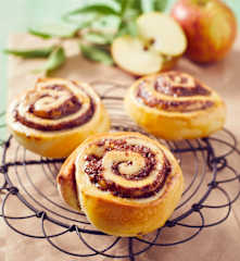 Apfel-Hefe-Schnecken