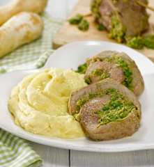 Telecí roláda s bramborovo - pastinákovou kaší