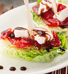 Pincho de cogollo de lechuga con pimiento caramelizado y pollo