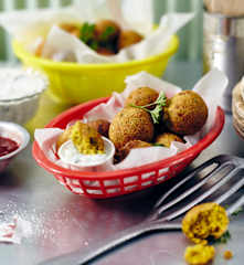 Falafel mit Gurkendip