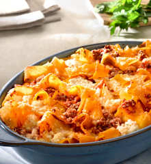 Backofen-Pappardelle mit Fleischragout und Ricotta