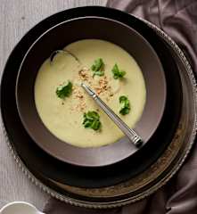 Spicy cauliflower soup