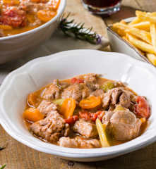 Cordero al vino tinto