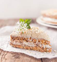 Mrkvový RAW dort s kešu krémem