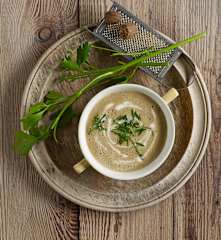 Erdäpfelschaumsuppe mit Steinpilzen