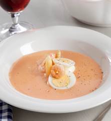 Crema de espárragos y gambas