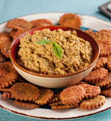 Salatini alla curcuma e salsa al tonno
