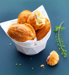 JUIN - Mini-madeleines jambon-roquefort - Bruno Dinel