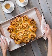 Torta di rose with ricotta filling (ricotta "roses")