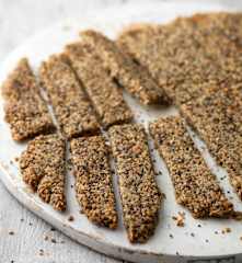 Seeded Protein Crackers