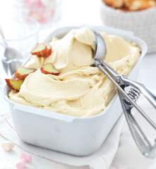 Crème glacée à la rhubarbe
