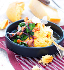 Purée panais-butternut, feuilles de betterave et pignons de pin