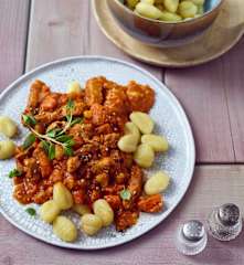 Schweine-Tomaten-Geschnetzeltes mit Gnocchi