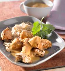 Hähnchen mit Mandel-Couscous in Aprikosensauce