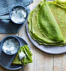 Crêpes aux épinards, sauce au yaourt