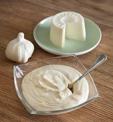 Dressing czosnkowy z serkiem ricotta