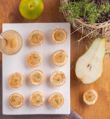 Cestini di frolla con composta di pere