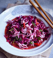 Tintenfisch-Salat scharf-sauer (酸辣墨鱼)