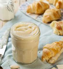 Crema di mandorle e cioccolato bianco