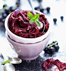 Beeren-Minz-Sorbet