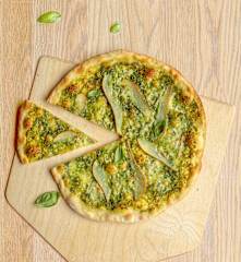 Pizza au pesto, poire et gorgonzola