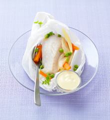 Papillotes de poisson aux légumes et aïoli au yaourt