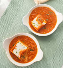 Queso fresco en salsa de tomate masala