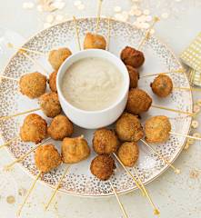 Champiñones empanados con salsa de cabrales