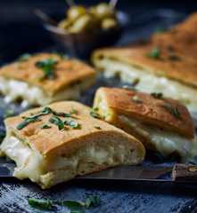 Gefüllte Focaccia Quattro Formaggi